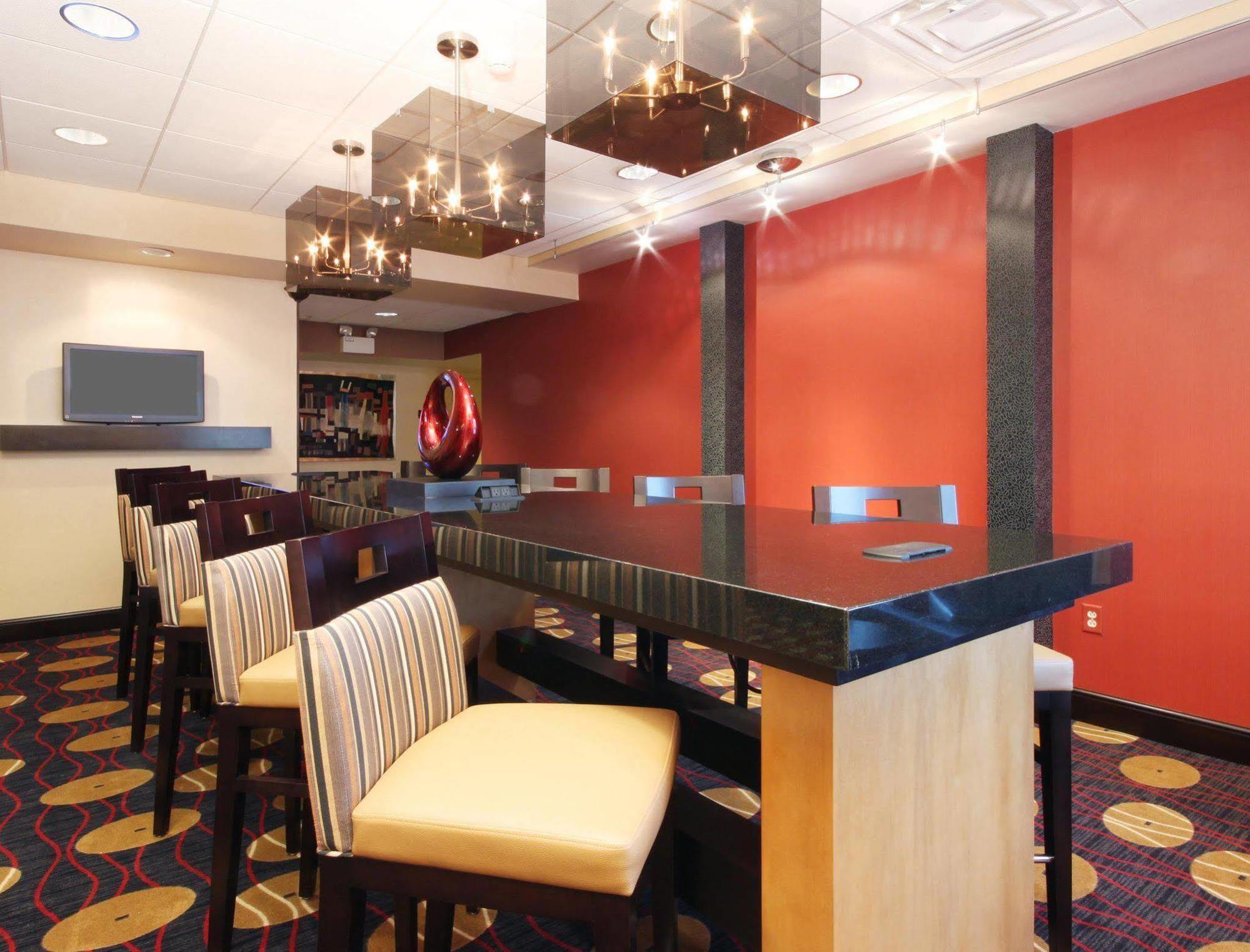 Holiday Inn Express Hotel & Suites Urbana-Champaign-U Of I Area By Ihg Екстер'єр фото