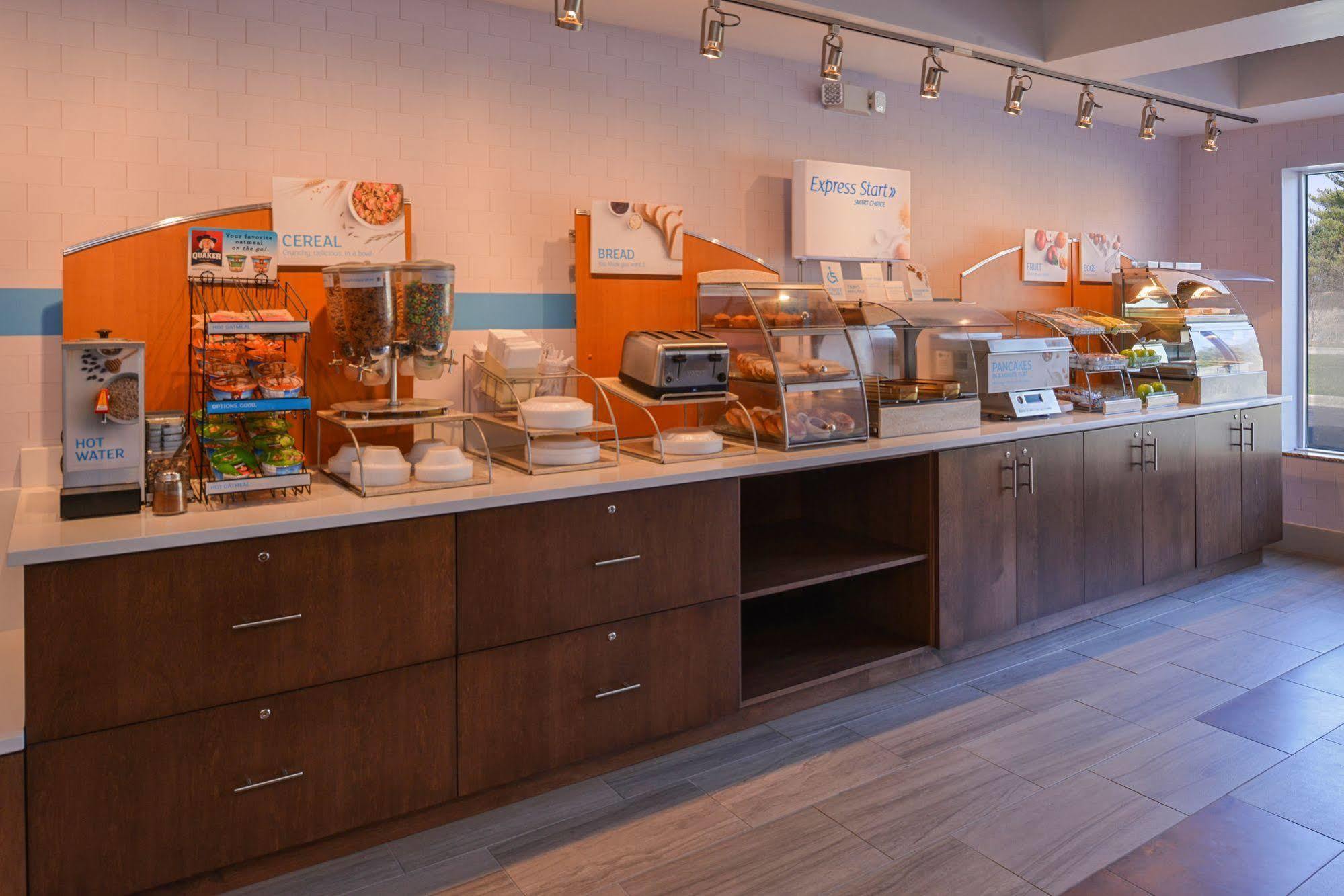 Holiday Inn Express Hotel & Suites Urbana-Champaign-U Of I Area By Ihg Екстер'єр фото