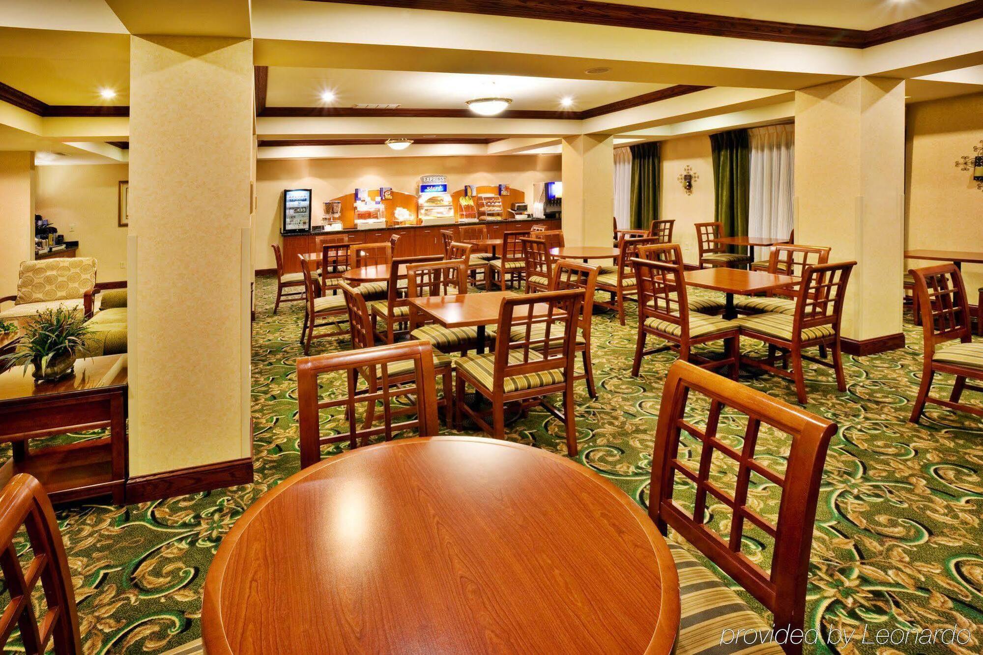 Holiday Inn Express Hotel & Suites Urbana-Champaign-U Of I Area By Ihg Екстер'єр фото